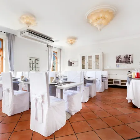 Herculaneum Hotel