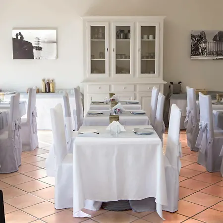 Herculaneum Hotell 3*