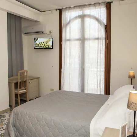 Herculaneum Hotell 3*