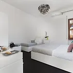 Herculaneum Hotel 3*