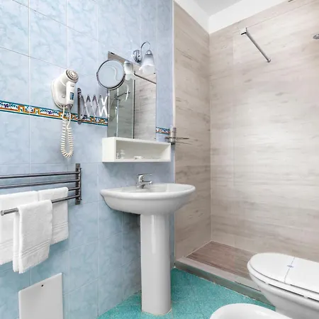 Herculaneum ホテル 3*