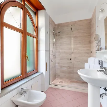 Herculaneum ホテル