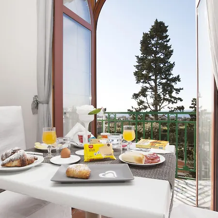 Herculaneum Hotell 3*