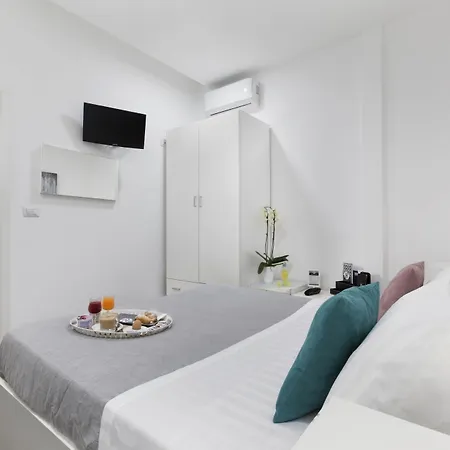 Hotel Herculaneum 3*