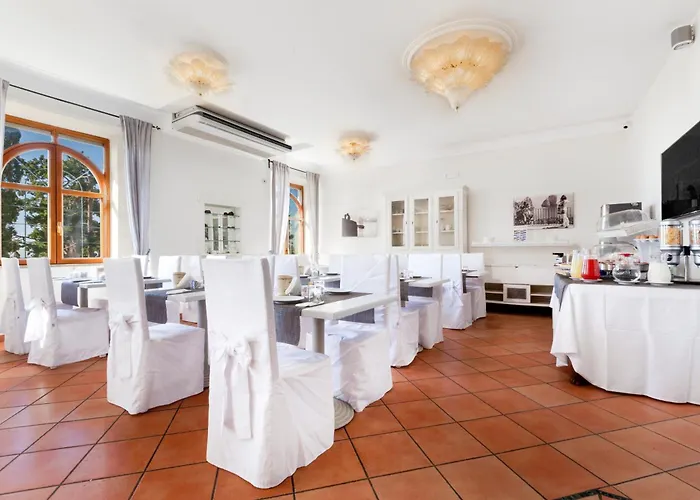 Herculaneum Hotel